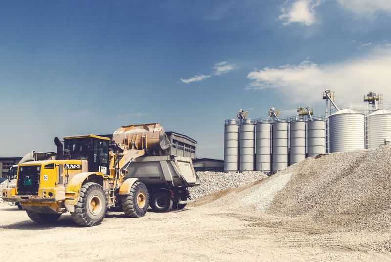 Silo discharge system with loading equipment
