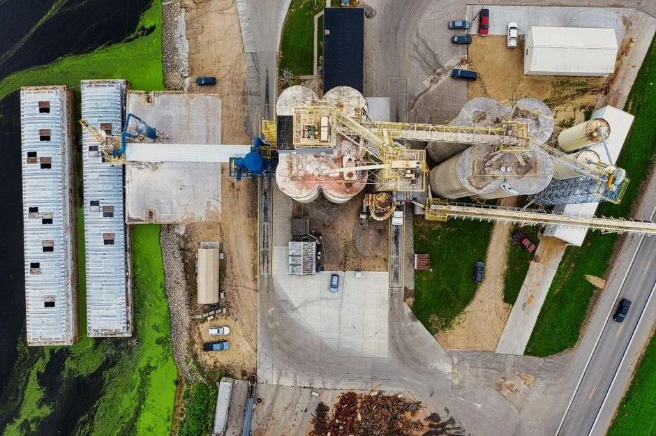 Low-Velocity Aeration for Cement Silo Blending and Homogenization