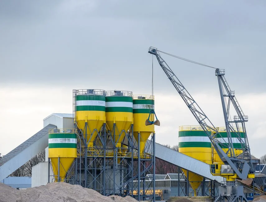 Open-Top Silos vs Covered Silos for Temporary Material Stockpiling - Illustration 2