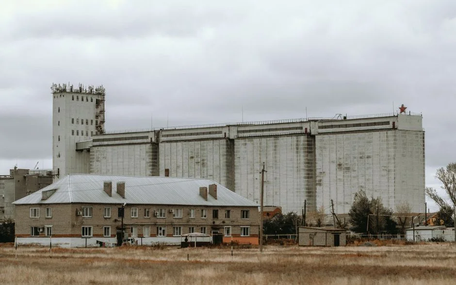 Cement Silo Fluidization Air Requirements by Material Type and Moisture